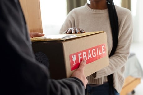 Symboles sur les colis: insérer correctement les étiquettes