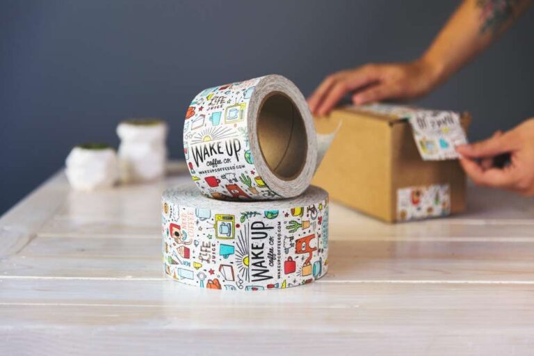Carton adhésif: connexions appropriées pour une boîte cadeau