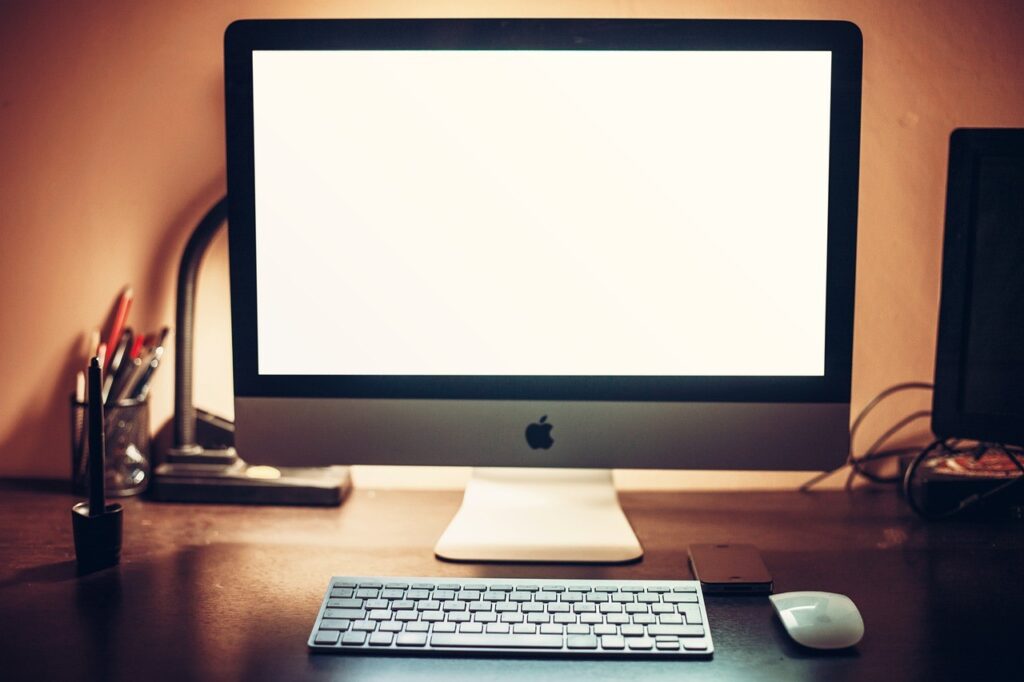 Emballage d’un moniteur : protection de l’affichage, du support et de l’emballage extérieur