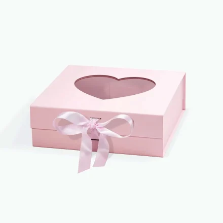 Boîte magnétique rose avec ruban et fenêtre de cœur 235x235x80mm